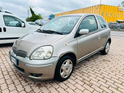 Usata Toyota Yaris Sol 65 CV (47 kW) 2005 Grigio Berlina