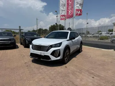 Usata Peugeot 2008 Allure 131 CV (96 kW) 2024 Bianco SUV