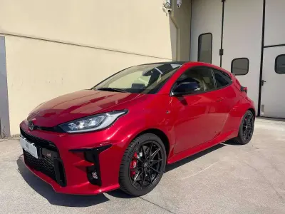 Usata Toyota Yaris 261 CV (191 kW) 2021 Rosso Utilitaria
