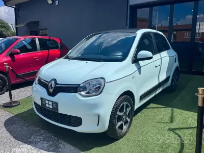 Usata Renault Twingo Intens 69 CV (50 kW) 2020 Bluazzurro Utilitaria