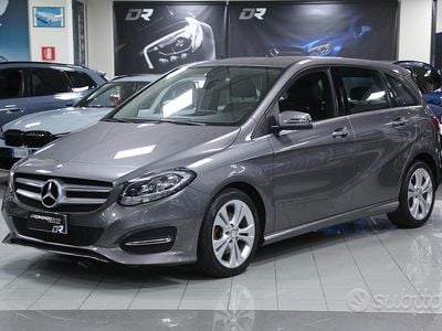 Usata Mercedes B200 136 CV (100 kW) 2017 Grigio Monovolume