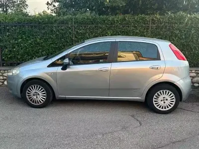 Usata Fiat Grande Punto 75 CV (55 kW) 2008 Grigio Utilitaria