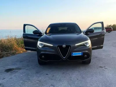 Usata Alfa Romeo Stelvio Executive 209 CV (153 kW) 2018 Grigio SUV
