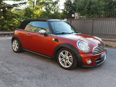Usata Mini Cooper D Cabriolet 111 CV (81 kW) 2010 Arancione Cabrio