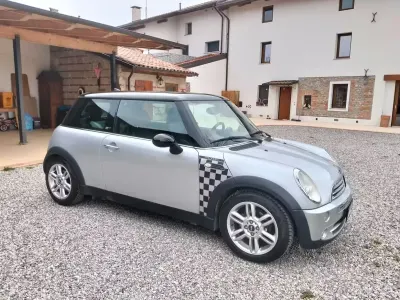 Usata Mini Cooper 116 CV (85 kW) 2005 Grigio Utilitaria