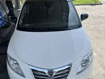 Usata Lancia Ypsilon Gold 69 CV (50 kW) 2012 Utilitaria