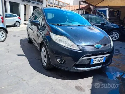 Usado Ford Fiesta Titanium 90 HP (66 kW) 2009 Preto Sedan