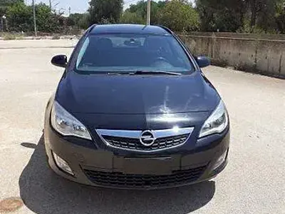 Käytetty Opel Astra 110 HP (80 kW) 2012 Musta Farmari