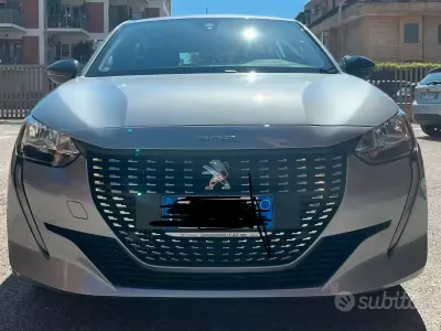 Occasion Peugeot 208 Active 101 PK (74 kW) 2022 Grijs Hatchback
