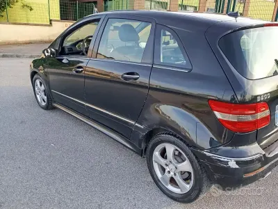 Begagnad Mercedes B200
