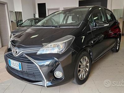 Usata Toyota Yaris Lounge 90 CV (66 kW) 2015 Nero Berlina