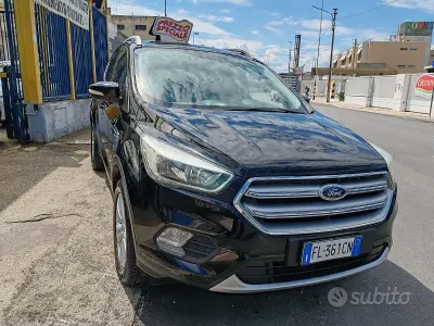 Usado Ford Kuga Business Edition 120 CV (88 kW) 2017 Negro SUV