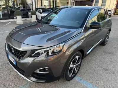 Usata Peugeot 3008 GT-line 131 CV (96 kW) 2019 Grigio SUV