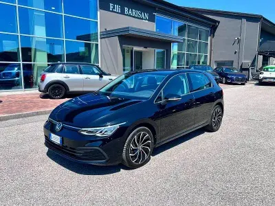 Usata VW Golf VIII Life 110 CV (80 kW) 2024 Nero Berlina