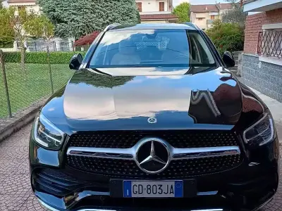 Usata Mercedes GLC300 245 CV (180 kW) 2021 Nero Station wagon