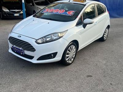 Second-hand Ford Fiesta Business Edition 95 CP (69 kW) 2015 Alb Hatchback