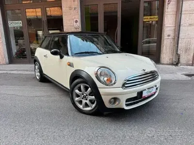 Usata Mini Cooper D Pepper 109 CV (80 kW) 2008 Bianco Utilitaria