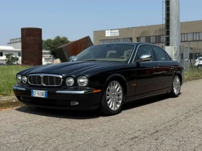 Usata Jaguar XJ8 298 CV (219 kW) 2003 Nero Berlina