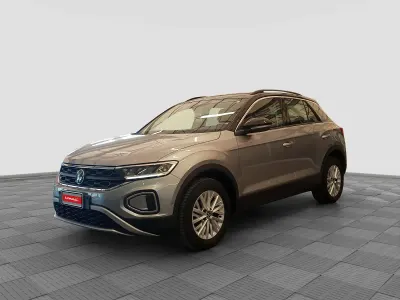Usata VW T-Roc 150 CV (110 kW) 2025 Pyrit silver con tetto nero pastello SUV