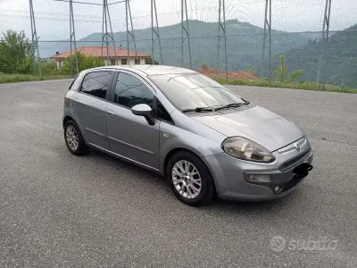 Usata Fiat Grande Punto 75 CV (55 kW) 2010 Grigio Utilitaria