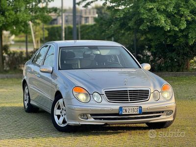 Usata Mercedes E280 Avantgarde 177 CV (130 kW) 2005 Grigio Berlina