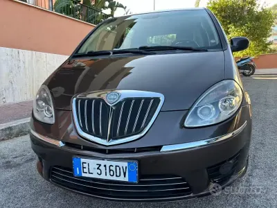 Usata Lancia Musa 95 CV (69 kW) 2011 Grigio Monovolume