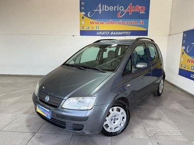 Usata Fiat Idea 69 CV (50 kW) 2006 Grigio scuro Monovolume