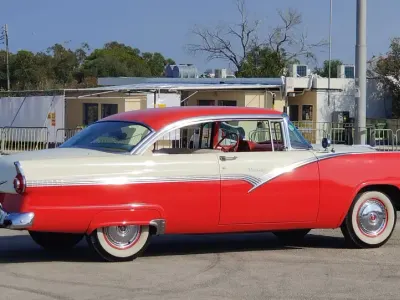 Usata Ford Fairlane 200 CV (147 kW) 1956 Rosso Berlina