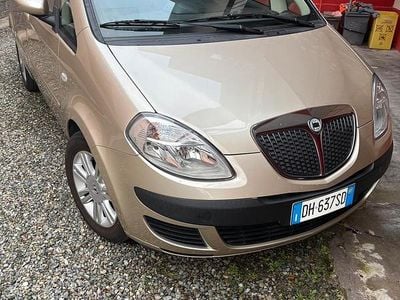 Usata Lancia Musa 90 CV (66 kW) 2007 Giallo Monovolume