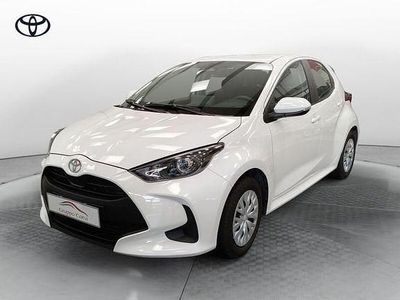 Usata Toyota Yaris Hybrid Active 116 CV (85 kW) 2024 Bianco Berlina