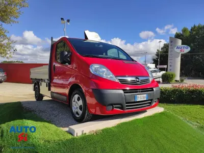 Usata Opel Vivaro 114 CV (83 kW) 2009 Rosso Monovolume