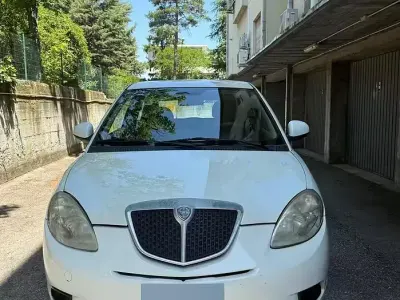 Usata Lancia Ypsilon 60 CV (44 kW) 2010 Bluazzurro Utilitaria