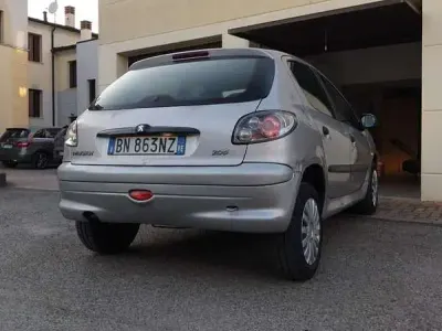 Usata Peugeot 206 60 CV (44 kW) 2001 Grigio Berlina