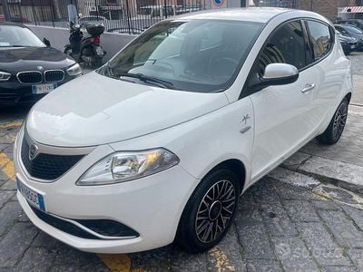 Usata Lancia Ypsilon 69 CV (50 kW) 2018 Bianco Utilitaria