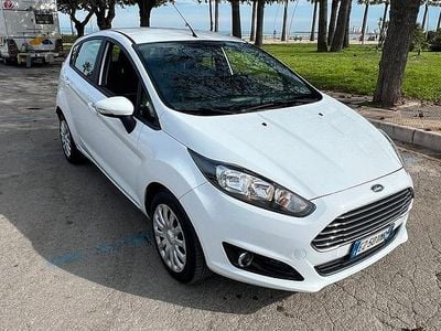 Usata Ford Fiesta Titanium 95 CV (69 kW) 2015 Bianco Utilitaria