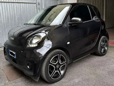 Usata Smart ForTwo Coupé Prime 41 kW (56 CV) 2020 Nero Utilitaria