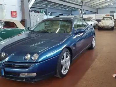 Begagnad Alfa Romeo GTV 201 HK (147 kW) 1995 Blå Sportkupé