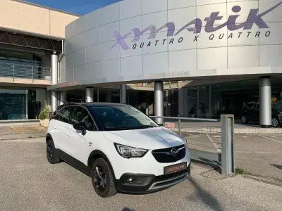Usata Opel Crossland X 102 CV (75 kW) 2019 Bianca tetto nero pastello SUV
