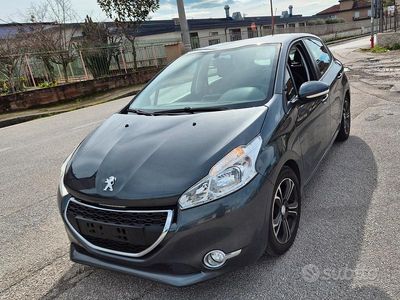 Usata Peugeot 208 Active 68 CV (50 kW) 2014 Grigio Utilitaria