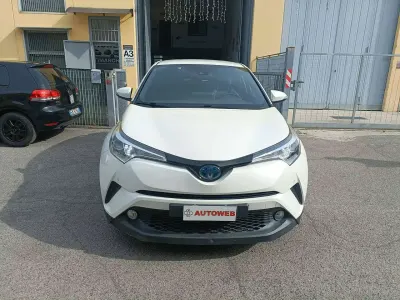 Usata Toyota C-HR Lounge 98 CV (72 kW) 2017 Bianco SUV