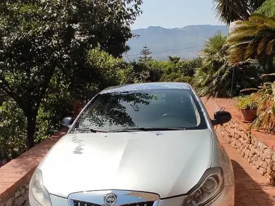 Usata Lancia Delta 120 CV (88 kW) 2010 Utilitaria