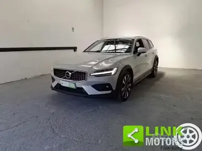 Usata Volvo V60 CC Business Edition 190 CV (139 kW) 2020 Grigio Station wagon