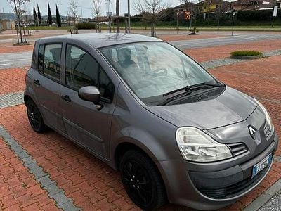 Käytetty Renault Modus 75 HP (55 kW) 2010 Harmaa Tila-auto