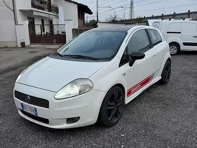 Usata Fiat Grande Punto Sport 131 CV (96 kW) 2006 Bianco Utilitaria