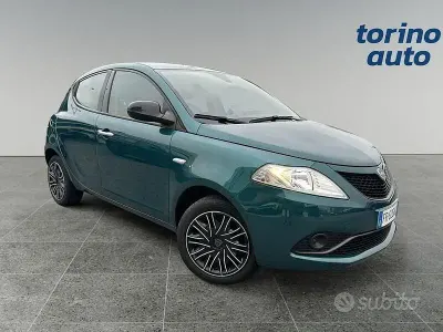 Usata Lancia Ypsilon Gold 69 CV (50 kW) 2018 Verde Utilitaria