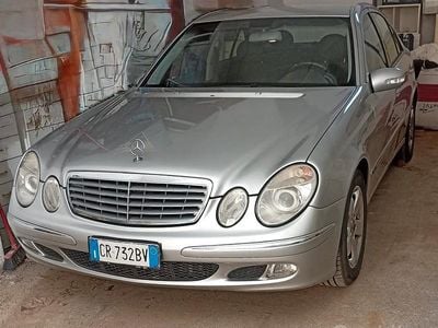 Usata Mercedes E270 177 CV (130 kW) 2004 Grigio Berlina