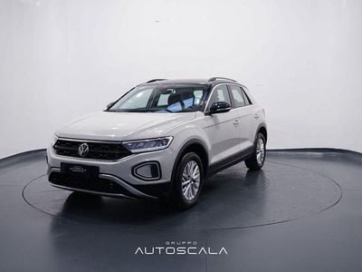 Usata VW T-Roc Life 150 CV (110 kW) 2024 Ascot grey con tetto nero pas SUV