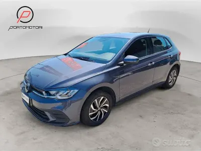 Usata VW Polo Life 95 CV (69 kW) 2023 Grigio Utilitaria