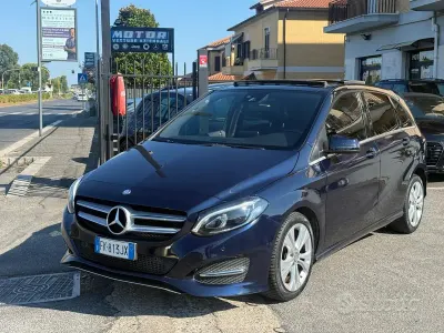 Usata Mercedes B180 109 CV (80 kW) 2017 Blu/azzurro Utilitaria