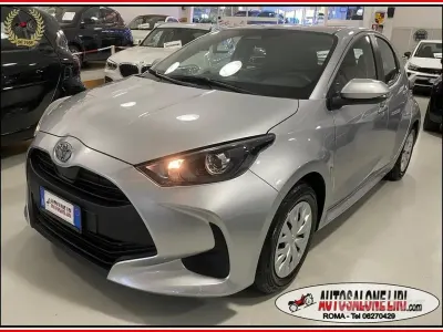 Usata Toyota Yaris Hybrid Active 92 CV (67 kW) 2025 Grigio Berlina